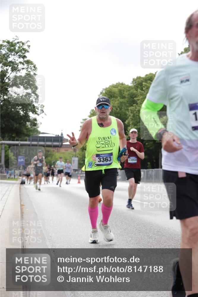 29.06.2025 - hella hamburg halbmarathon Jannik Wohlers http://msf.ph/oto/8147188 29.06.2025 10:11:25 Lombardsbrücke 1328, 1531, 1992, 3363, 4227, 5379, 5605, 7571, 9191, 9428, 10042, 10409, 10428, 11507, 11537, 11917, 12473, 13177, 13203, 13542, 13958, 14384, 15945, 17080, 17638, 17774, 17866, 18261, 18278, 18395 meine-sportfotos.de
