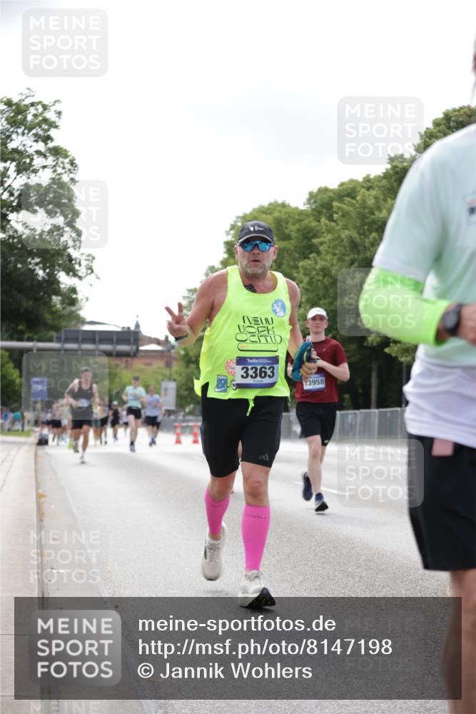 29.06.2025 - hella hamburg halbmarathon Jannik Wohlers http://msf.ph/oto/8147198 29.06.2025 10:11:25 Lombardsbrücke 1328, 1531, 1992, 3363, 4227, 5379, 5605, 7571, 9191, 9428, 10042, 10409, 10428, 11507, 11537, 11917, 12473, 13177, 13203, 13542, 13958, 14384, 15945, 17080, 17638, 17774, 17866, 18261, 18278, 18395 meine-sportfotos.de