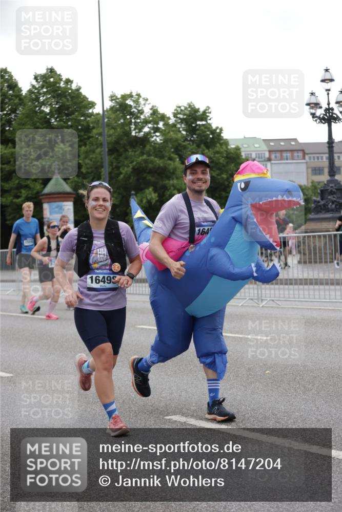 29.06.2025 - hella hamburg halbmarathon Jannik Wohlers http://msf.ph/oto/8147204 29.06.2025 10:48:11 Lombardsbrücke 1142, 1167, 1584, 2195, 2437, 2438, 2475, 2627, 2716, 2909, 3224, 3661, 5010, 7203, 7947, 7948, 8461, 8719, 8760, 9787, 10059, 10204, 10366, 10654, 11776, 12022, 12152, 12452, 13559, 13814, 13845, 13914, 15489, 15593, 15715, 15833, 16498, 16499, 16669, 16693, 16701, 16935, 16974, 17631, 17930, 18282, 18496, 18909, 18967, 19024, 19083, 19135 meine-sportfotos.de