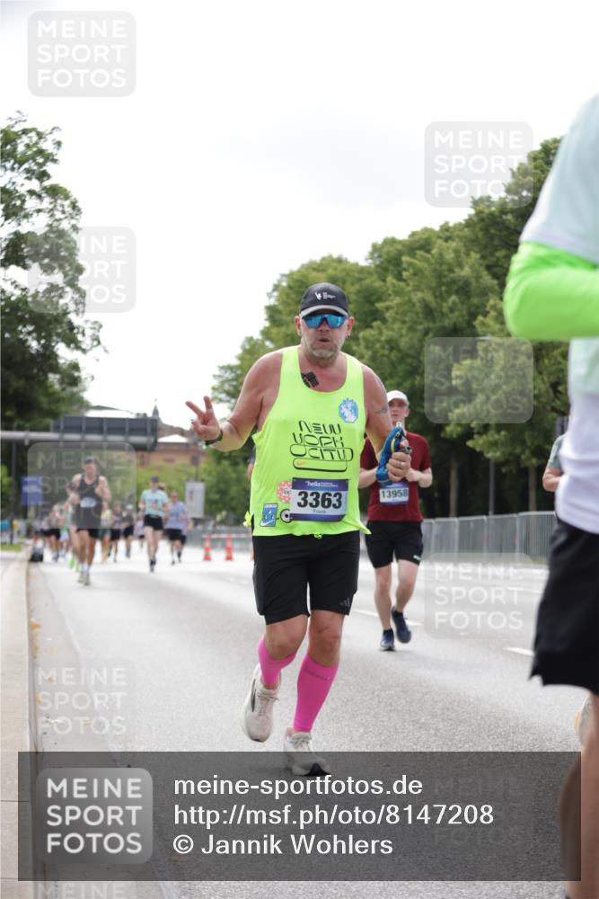 29.06.2025 - hella hamburg halbmarathon Jannik Wohlers http://msf.ph/oto/8147208 29.06.2025 10:11:25 Lombardsbrücke 1328, 1531, 1992, 3363, 4227, 5379, 5605, 7571, 9191, 9428, 10042, 10409, 10428, 11507, 11537, 11917, 12473, 13177, 13203, 13542, 13958, 14384, 15945, 17080, 17638, 17774, 17866, 18261, 18278, 18395 meine-sportfotos.de