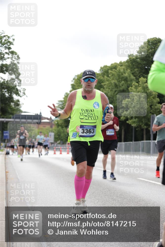 29.06.2025 - hella hamburg halbmarathon Jannik Wohlers http://msf.ph/oto/8147215 29.06.2025 10:11:26 Lombardsbrücke 1328, 1531, 1992, 3363, 4227, 5379, 5605, 7571, 9191, 9428, 10042, 10409, 10428, 11507, 11537, 11917, 12473, 13177, 13203, 13542, 13958, 14384, 15945, 17080, 17638, 17774, 17866, 18261, 18278, 18395 meine-sportfotos.de