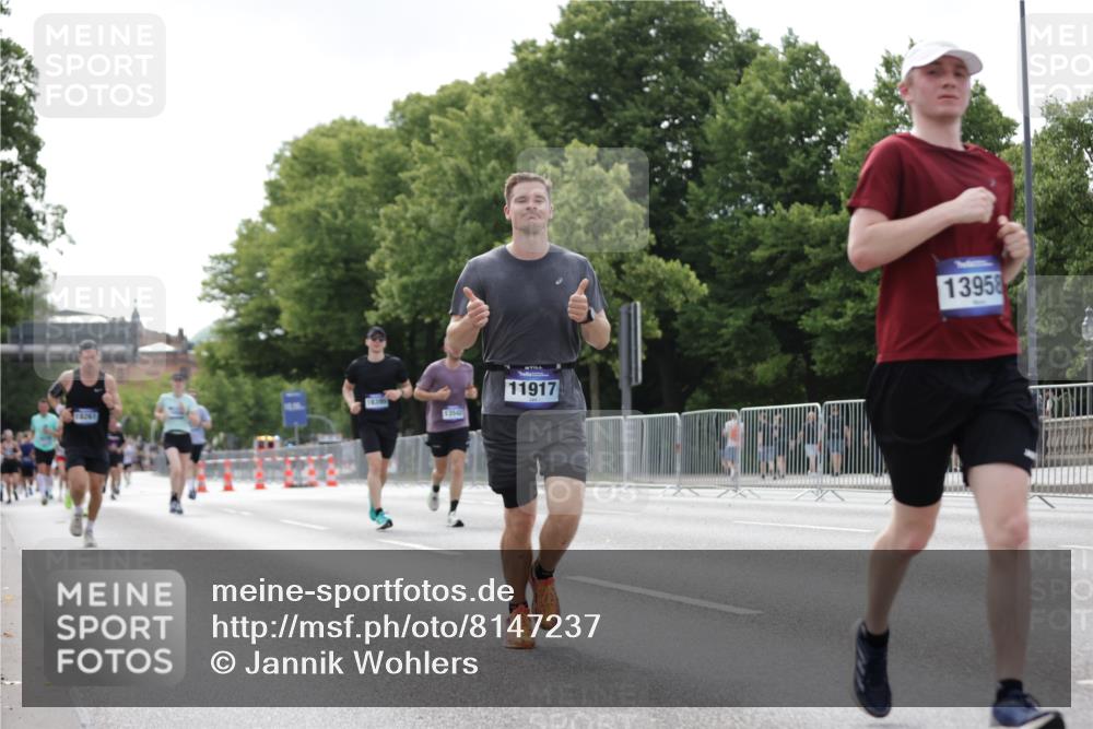 29.06.2025 - hella hamburg halbmarathon Jannik Wohlers http://msf.ph/oto/8147237 29.06.2025 10:11:28 Lombardsbrücke 1328, 1992, 3363, 4227, 5379, 5605, 7571, 9191, 9428, 10042, 10409, 10428, 11507, 11537, 11917, 12473, 13177, 13542, 13958, 14384, 15945, 17080, 17638, 17774, 17866, 18261, 18395 meine-sportfotos.de