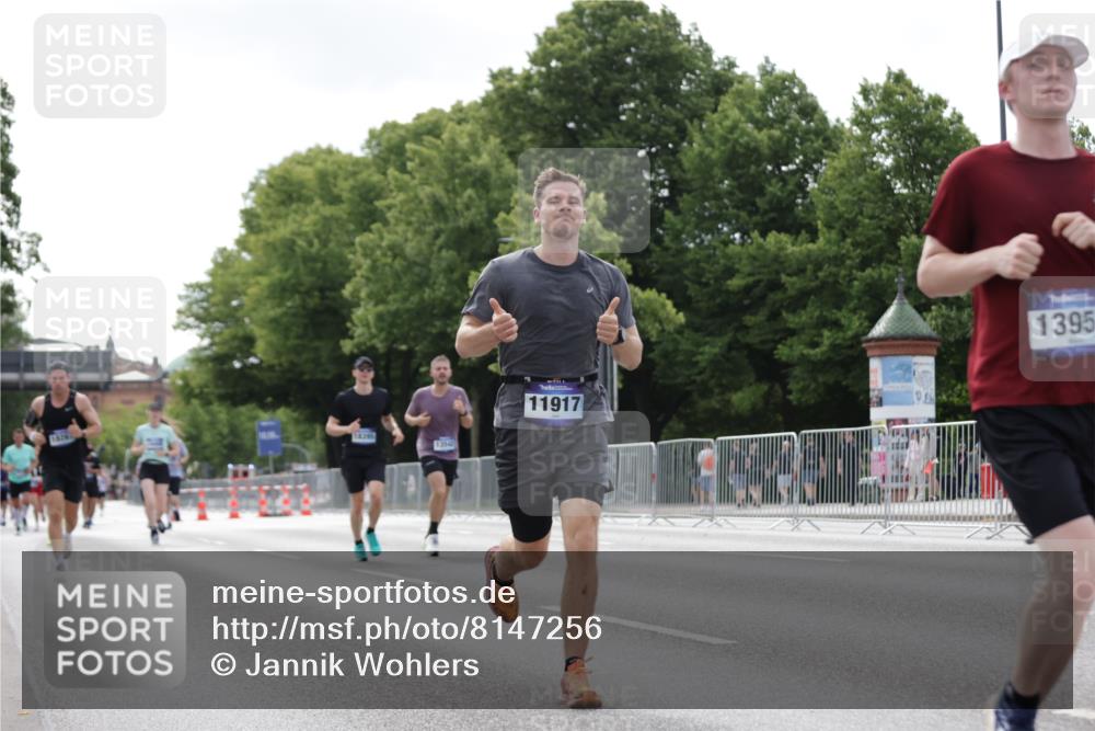 29.06.2025 - hella hamburg halbmarathon Jannik Wohlers http://msf.ph/oto/8147256 29.06.2025 10:11:28 Lombardsbrücke 1328, 1992, 3363, 4227, 5379, 5605, 7571, 9191, 9428, 10042, 10409, 10428, 11507, 11537, 11917, 12473, 13177, 13542, 13958, 14384, 15945, 17080, 17638, 17774, 17866, 18261, 18395 meine-sportfotos.de