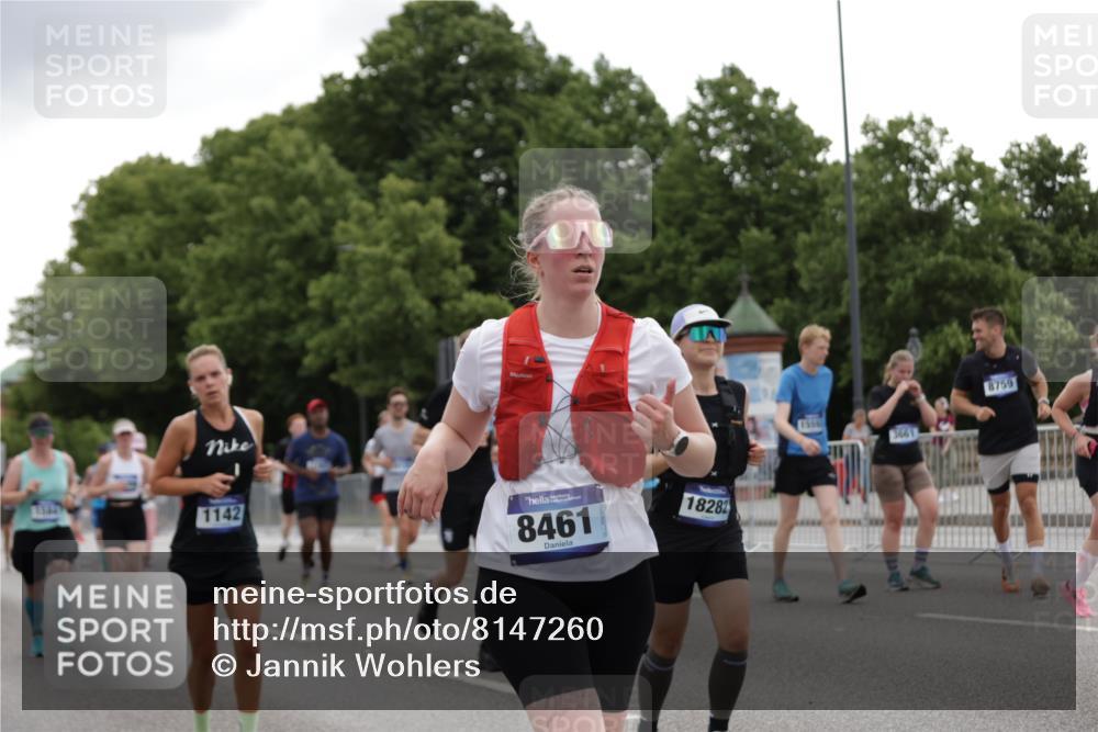 29.06.2025 - hella hamburg halbmarathon Jannik Wohlers http://msf.ph/oto/8147260 29.06.2025 10:48:13 Lombardsbrücke 1142, 1167, 1584, 2437, 2438, 2627, 2716, 3224, 3661, 5010, 7203, 7947, 7948, 8461, 8719, 8760, 9787, 10059, 10204, 10366, 10654, 10656, 11762, 11776, 12452, 13814, 13845, 13914, 15489, 15593, 15715, 15833, 16042, 16498, 16499, 16669, 16693, 16701, 16935, 16974, 17631, 17930, 18282, 18496, 18909, 18967, 19024, 19083, 19135 meine-sportfotos.de