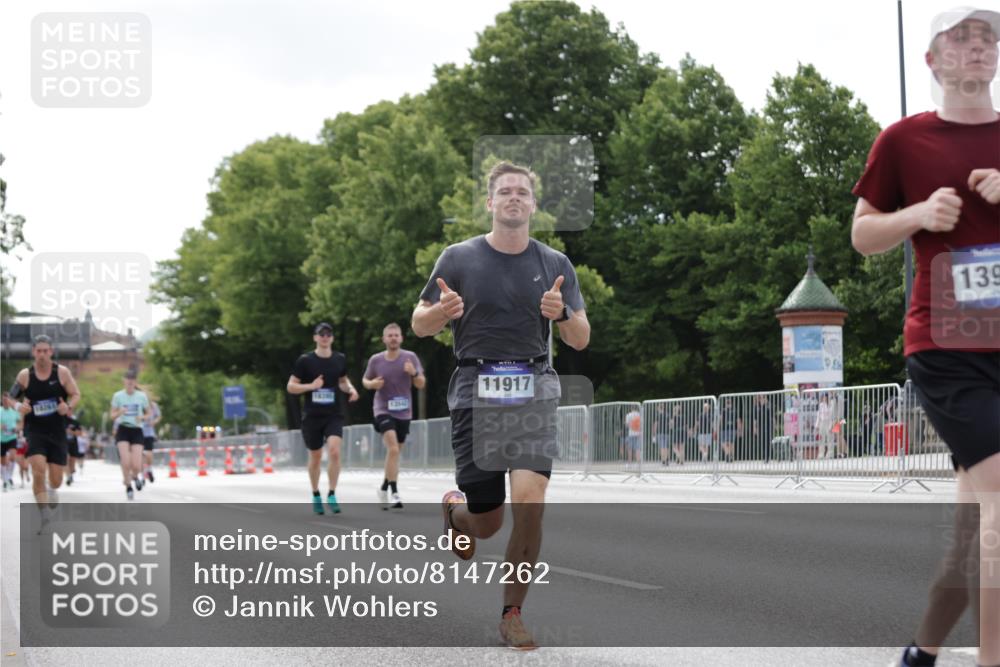 29.06.2025 - hella hamburg halbmarathon Jannik Wohlers http://msf.ph/oto/8147262 29.06.2025 10:11:28 Lombardsbrücke 1328, 1992, 3363, 4227, 5379, 5605, 7571, 9191, 9428, 10042, 10409, 10428, 11507, 11537, 11917, 12473, 13177, 13542, 13958, 14384, 15945, 17080, 17638, 17774, 17866, 18261, 18395 meine-sportfotos.de