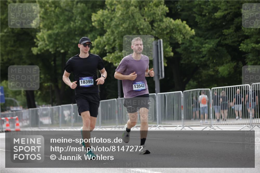 29.06.2025 - hella hamburg halbmarathon Jannik Wohlers http://msf.ph/oto/8147272 29.06.2025 10:11:29 Lombardsbrücke 1328, 1992, 3363, 4227, 5379, 5605, 7571, 9191, 9428, 10042, 10409, 10428, 11507, 11537, 11917, 12473, 13177, 13542, 13958, 14384, 15945, 17638, 17774, 18261, 18395 meine-sportfotos.de