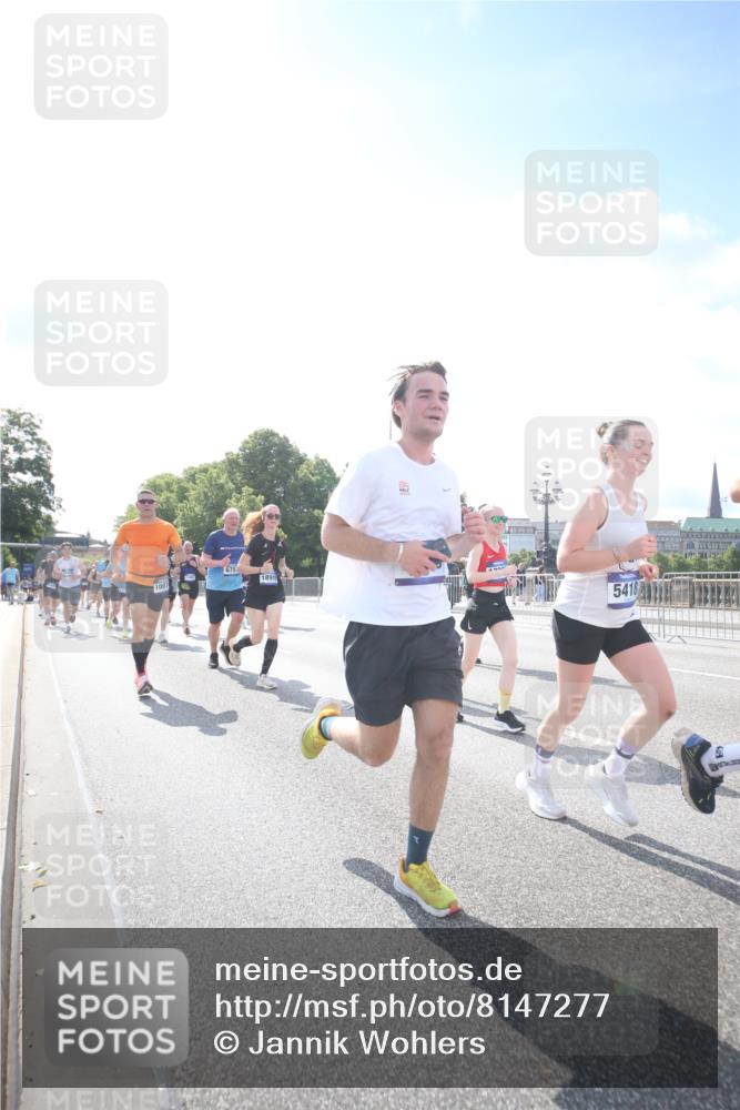 29.06.2025 - hella hamburg halbmarathon Jannik Wohlers http://msf.ph/oto/8147277 29.06.2025 10:00:26 Lombardsbrücke 1583, 1611, 2474, 3059, 3141, 3740, 3983, 4616, 4708, 5033, 5418, 5870, 6138, 6147, 6443, 6714, 6757, 7757, 7759, 7761, 8255, 8326, 8478, 8632, 8923, 9124, 9553, 9555, 9577, 10074, 10271, 10599, 10705, 11623, 12787, 12809, 13086, 13407, 13498, 13558, 14306, 14577, 14673, 15232, 15284, 16093, 16434, 16922, 17087, 17268, 17304, 17852, 18125, 18426, 18450, 18485, 18508, 18612, 18762, 18919 meine-sportfotos.de