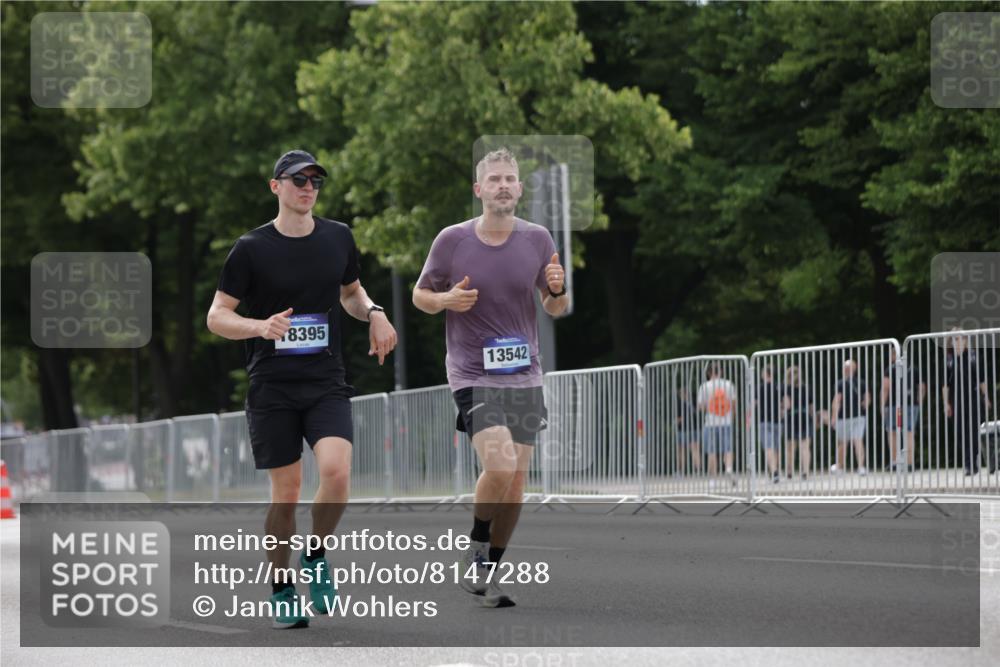 29.06.2025 - hella hamburg halbmarathon Jannik Wohlers http://msf.ph/oto/8147288 29.06.2025 10:11:29 Lombardsbrücke 1328, 1992, 3363, 4227, 5379, 5605, 7571, 9191, 9428, 10042, 10409, 10428, 11507, 11537, 11917, 12473, 13177, 13542, 13958, 14384, 15945, 17638, 17774, 18261, 18395 meine-sportfotos.de