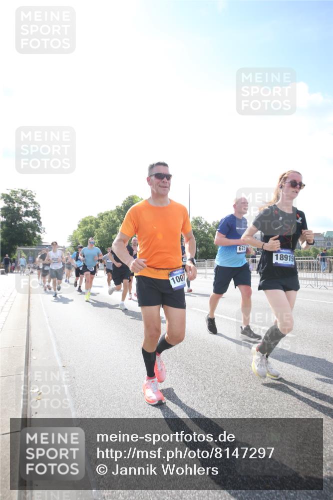 29.06.2025 - hella hamburg halbmarathon Jannik Wohlers http://msf.ph/oto/8147297 29.06.2025 10:00:28 Lombardsbrücke 1611, 1726, 3059, 3141, 3740, 3983, 4616, 4708, 5033, 5418, 5870, 6147, 6531, 6714, 6757, 7658, 7757, 7759, 7761, 8255, 8326, 8478, 8632, 8923, 9124, 9553, 9555, 9577, 10074, 10271, 10705, 11623, 12196, 12787, 12809, 13086, 13287, 13407, 13498, 13558, 14306, 14577, 14673, 15232, 15284, 15527, 16093, 16434, 16922, 17087, 17268, 17304, 17852, 18125, 18426, 18450, 18452, 18485, 18508, 18612, 18762, 18919 meine-sportfotos.de