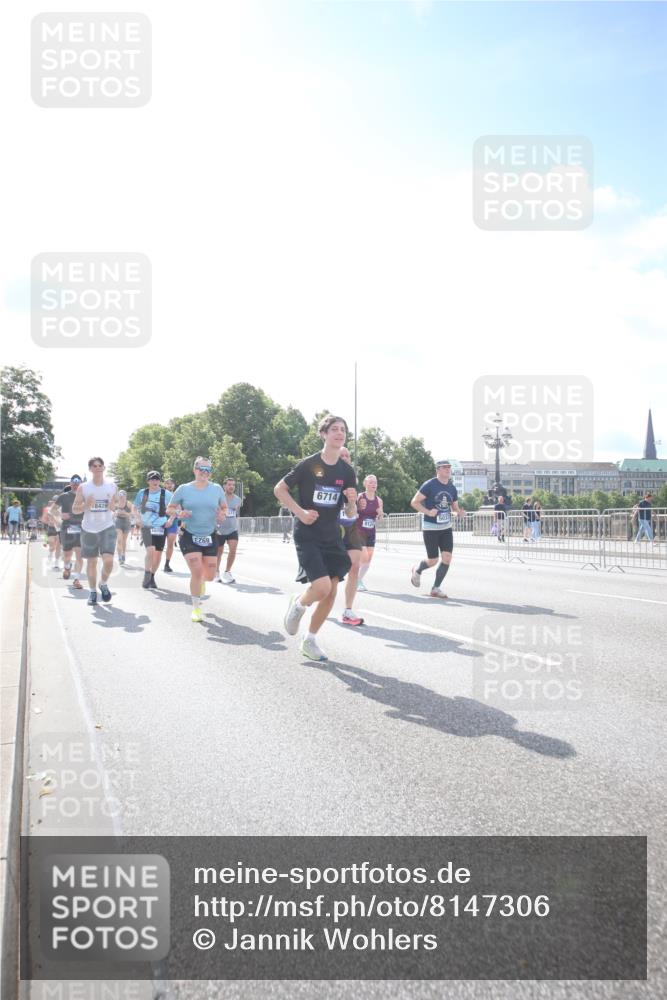 29.06.2025 - hella hamburg halbmarathon Jannik Wohlers http://msf.ph/oto/8147306 29.06.2025 10:00:29 Lombardsbrücke 1611, 1726, 3059, 3141, 3625, 3740, 3983, 4238, 4616, 4708, 5033, 5418, 5870, 6147, 6531, 6714, 6757, 7658, 7757, 7759, 7761, 8255, 8326, 8478, 8632, 8923, 9124, 9553, 9555, 9577, 10074, 10271, 10705, 11623, 12196, 12787, 12809, 13086, 13287, 13407, 13498, 13558, 14306, 14577, 14673, 15232, 15284, 15527, 16093, 16434, 16922, 17087, 17268, 17304, 17852, 18125, 18426, 18450, 18452, 18485, 18508, 18612, 18919 meine-sportfotos.de