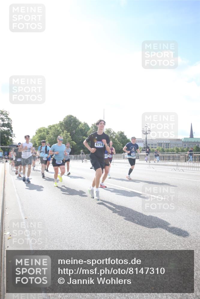 29.06.2025 - hella hamburg halbmarathon Jannik Wohlers http://msf.ph/oto/8147310 29.06.2025 10:00:29 Lombardsbrücke 1611, 1726, 3059, 3141, 3625, 3740, 3983, 4238, 4616, 4708, 5033, 5418, 5870, 6147, 6531, 6714, 6757, 7658, 7757, 7759, 7761, 8255, 8326, 8478, 8632, 8923, 9124, 9553, 9555, 9577, 10074, 10271, 10705, 11623, 12196, 12787, 12809, 13086, 13287, 13407, 13498, 13558, 14306, 14577, 14673, 15232, 15284, 15527, 16093, 16434, 16922, 17087, 17268, 17304, 17852, 18125, 18426, 18450, 18452, 18485, 18508, 18612, 18919 meine-sportfotos.de