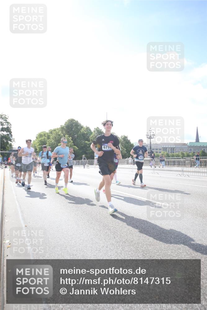 29.06.2025 - hella hamburg halbmarathon Jannik Wohlers http://msf.ph/oto/8147315 29.06.2025 10:00:29 Lombardsbrücke 1611, 1726, 3059, 3141, 3625, 3740, 3983, 4238, 4616, 4708, 5033, 5418, 5870, 6147, 6531, 6714, 6757, 7658, 7757, 7759, 7761, 8255, 8326, 8478, 8632, 8923, 9124, 9553, 9555, 9577, 10074, 10271, 10705, 11623, 12196, 12787, 12809, 13086, 13287, 13407, 13498, 13558, 14306, 14577, 14673, 15232, 15284, 15527, 16093, 16434, 16922, 17087, 17268, 17304, 17852, 18125, 18426, 18450, 18452, 18485, 18508, 18612, 18919 meine-sportfotos.de