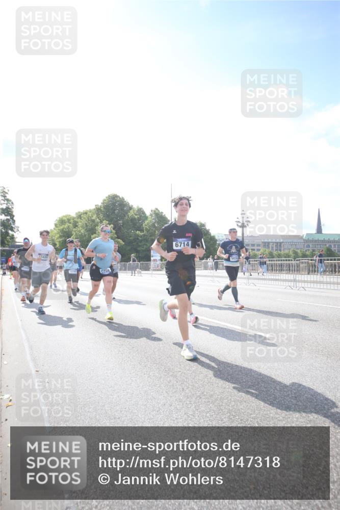 29.06.2025 - hella hamburg halbmarathon Jannik Wohlers http://msf.ph/oto/8147318 29.06.2025 10:00:29 Lombardsbrücke 1611, 1726, 3059, 3141, 3625, 3740, 3983, 4238, 4616, 4708, 5033, 5418, 5870, 6147, 6531, 6714, 6757, 7658, 7757, 7759, 7761, 8255, 8326, 8478, 8632, 8923, 9124, 9553, 9555, 9577, 10074, 10271, 10705, 11623, 12196, 12787, 12809, 13086, 13287, 13407, 13498, 13558, 14306, 14577, 14673, 15232, 15284, 15527, 16093, 16434, 16922, 17087, 17268, 17304, 17852, 18125, 18426, 18450, 18452, 18485, 18508, 18612, 18919 meine-sportfotos.de