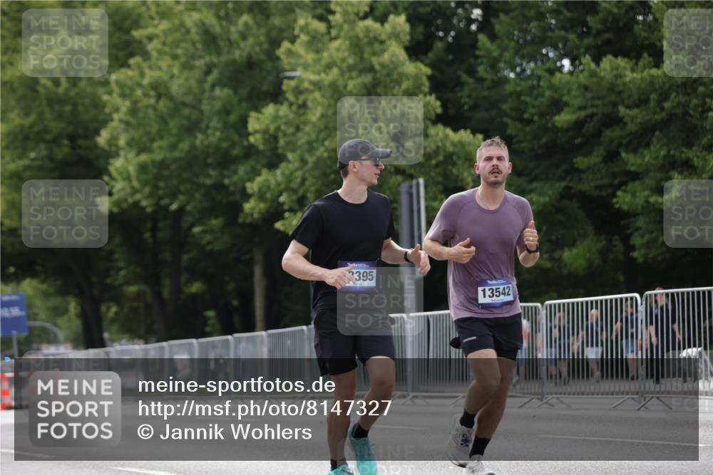 29.06.2025 - hella hamburg halbmarathon Jannik Wohlers http://msf.ph/oto/8147327 29.06.2025 10:11:30 Lombardsbrücke 1328, 1992, 3363, 4227, 5379, 5605, 7571, 9191, 9428, 10042, 10409, 11507, 11537, 11917, 12473, 13171, 13177, 13542, 13958, 14384, 15945, 16976, 17638, 17774, 18261, 18395 meine-sportfotos.de