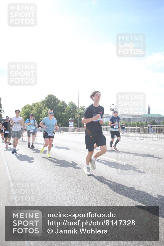 29.06.2025 - hella hamburg halbmarathon Jannik Wohlers http://msf.ph/oto/8147328 29.06.2025 10:00:29 Lombardsbrücke 1611, 1726, 3059, 3141, 3625, 3740, 3983, 4238, 4616, 4708, 5033, 5418, 5870, 6147, 6531, 6714, 6757, 7658, 7757, 7759, 7761, 8255, 8326, 8478, 8632, 8923, 9124, 9553, 9555, 9577, 10074, 10271, 10705, 11623, 12196, 12787, 12809, 13086, 13287, 13407, 13498, 13558, 14306, 14577, 14673, 15232, 15284, 15527, 16093, 16434, 16922, 17087, 17268, 17304, 17852, 18125, 18426, 18450, 18452, 18485, 18508, 18612, 18919 meine-sportfotos.de