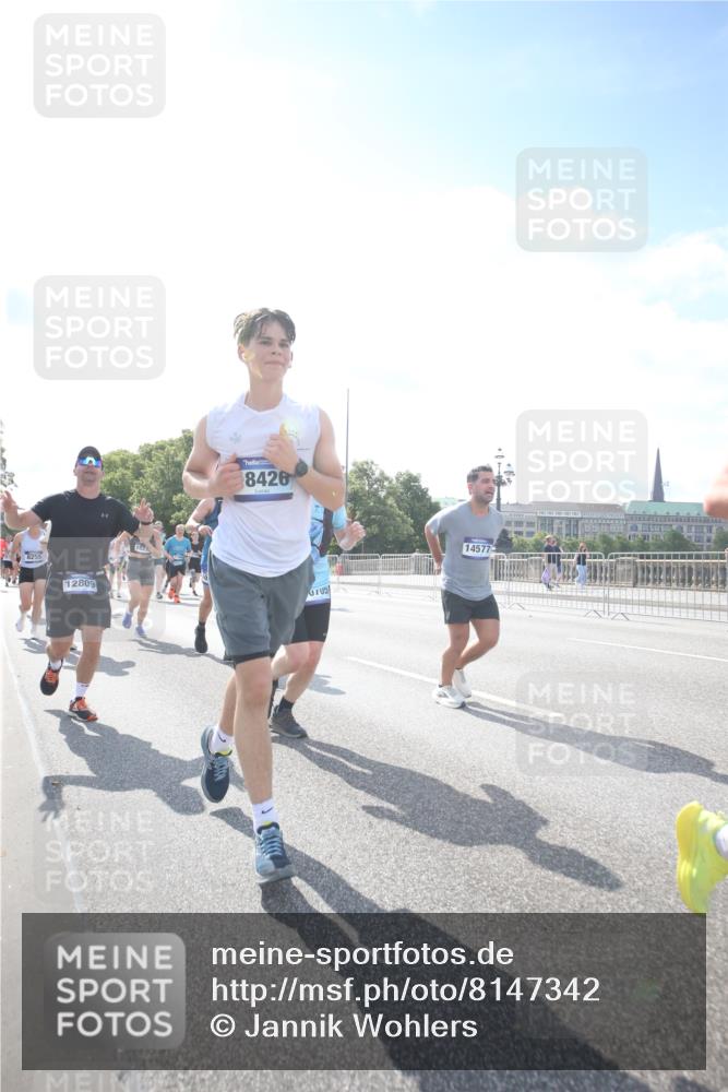 29.06.2025 - hella hamburg halbmarathon Jannik Wohlers http://msf.ph/oto/8147342 29.06.2025 10:00:31 Lombardsbrücke 1726, 3059, 3141, 3625, 3740, 3983, 4238, 4616, 4708, 5033, 5418, 5870, 6147, 6531, 6714, 6757, 7658, 7757, 7759, 7761, 8255, 8326, 8478, 8632, 8923, 9124, 9553, 9555, 9577, 10074, 10188, 10271, 10705, 11623, 12196, 12206, 12261, 12787, 12809, 13086, 13287, 13407, 13498, 14306, 14577, 14673, 15232, 15284, 15527, 16093, 16434, 16594, 16922, 17087, 17268, 17304, 17852, 18125, 18426, 18450, 18452, 18485, 18508, 18612, 18759, 18919 meine-sportfotos.de