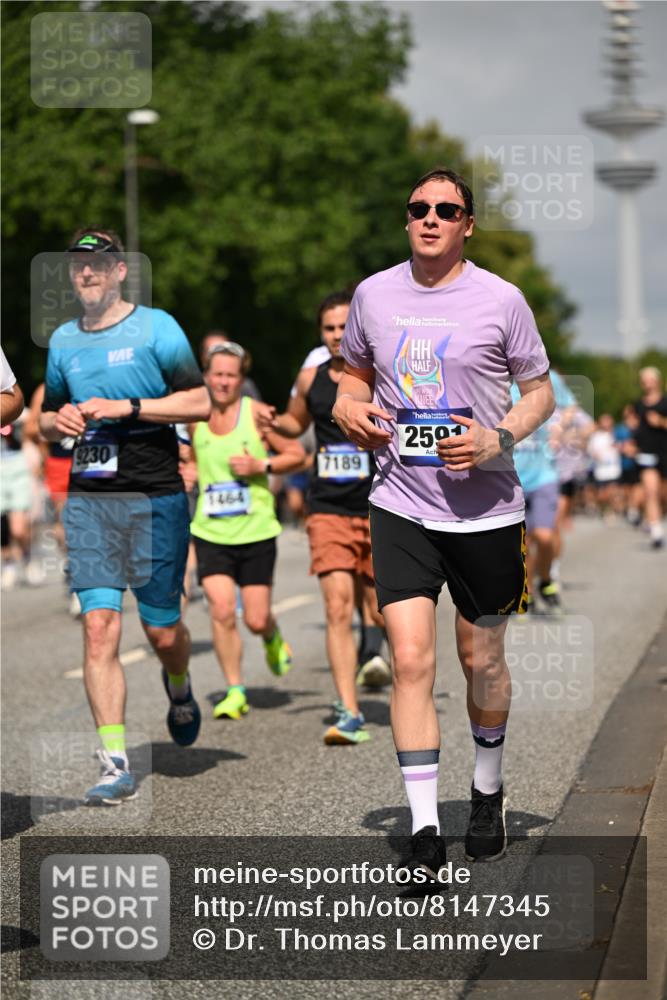 29.06.2025 - hella hamburg halbmarathon Dr. Thomas Lammeyer http://msf.ph/oto/8147345 29.06.2025 10:05:54 Kennedybrücke 1184, 1329, 1364, 1464, 1653, 1722, 1724, 1881, 1940, 2591, 2806, 2957, 3039, 3199, 4322, 4649, 5547, 5602, 5603, 0000, 6327, 6438, 6921, 7189, 7223, 7846, 8191, 8578, 8632, 8926, 9230, 9741, 10074, 10882 meine-sportfotos.de