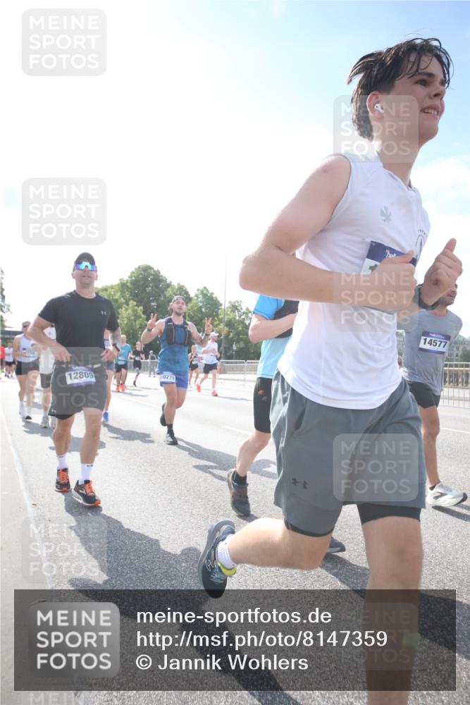 29.06.2025 - hella hamburg halbmarathon Jannik Wohlers http://msf.ph/oto/8147359 29.06.2025 10:00:31 Lombardsbrücke 1726, 3059, 3141, 3625, 3740, 3983, 4238, 4616, 4708, 5033, 5418, 5870, 6147, 6531, 6714, 6757, 7658, 7757, 7759, 7761, 8255, 8326, 8478, 8632, 8923, 9124, 9553, 9555, 9577, 10074, 10188, 10271, 10705, 11623, 12196, 12206, 12261, 12787, 12809, 13086, 13287, 13407, 13498, 14306, 14577, 14673, 15232, 15284, 15527, 16093, 16434, 16594, 16922, 17087, 17268, 17304, 17852, 18125, 18426, 18450, 18452, 18485, 18508, 18612, 18759, 18919 meine-sportfotos.de