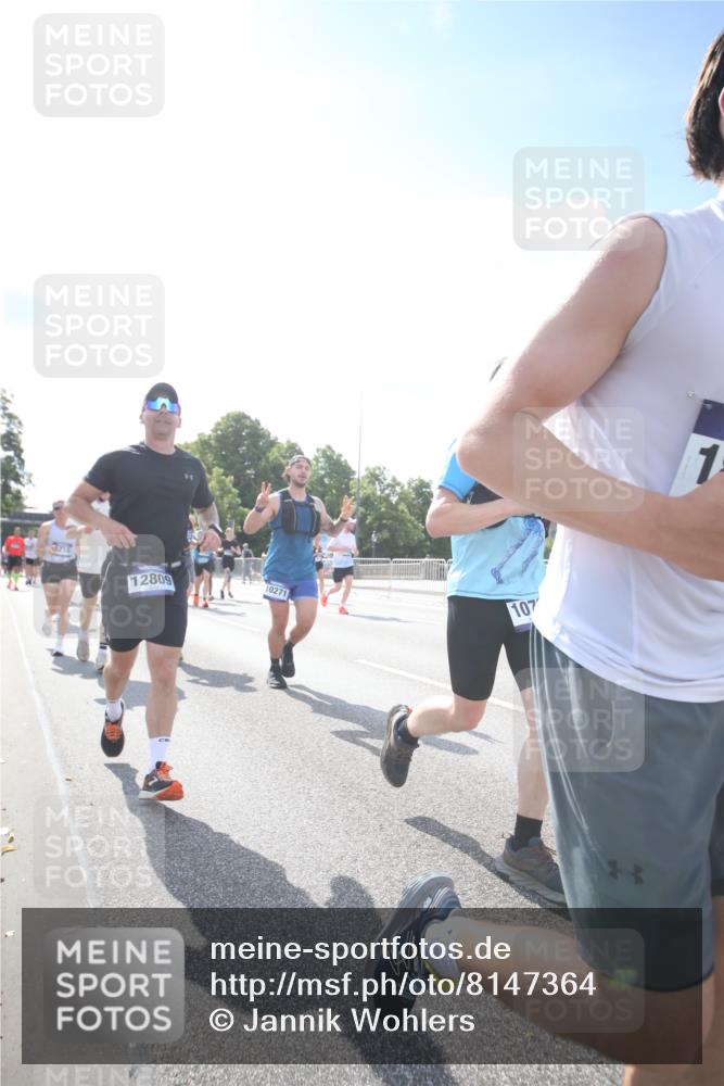 29.06.2025 - hella hamburg halbmarathon Jannik Wohlers http://msf.ph/oto/8147364 29.06.2025 10:00:31 Lombardsbrücke 1726, 3059, 3141, 3625, 3740, 3983, 4238, 4616, 4708, 5033, 5418, 5870, 6147, 6531, 6714, 6757, 7658, 7757, 7759, 7761, 8255, 8326, 8478, 8632, 8923, 9124, 9553, 9555, 9577, 10074, 10188, 10271, 10705, 11623, 12196, 12206, 12261, 12787, 12809, 13086, 13287, 13407, 13498, 14306, 14577, 14673, 15232, 15284, 15527, 16093, 16434, 16594, 16922, 17087, 17268, 17304, 17852, 18125, 18426, 18450, 18452, 18485, 18508, 18612, 18759, 18919 meine-sportfotos.de