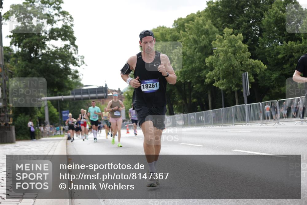 29.06.2025 - hella hamburg halbmarathon Jannik Wohlers http://msf.ph/oto/8147367 29.06.2025 10:11:31 Lombardsbrücke 1328, 1992, 3363, 4227, 5379, 5605, 7571, 9191, 9428, 10042, 10409, 11507, 11537, 11581, 11917, 12473, 13171, 13177, 13542, 13958, 14384, 16976, 17638, 17774, 18261, 18395, 18655 meine-sportfotos.de