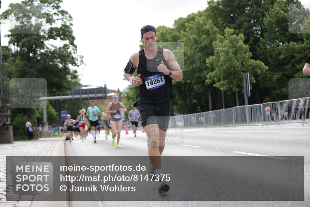 29.06.2025 - hella hamburg halbmarathon Jannik Wohlers http://msf.ph/oto/8147375 29.06.2025 10:11:31 Lombardsbrücke 1328, 1992, 3363, 4227, 5379, 5605, 7571, 9191, 9428, 10042, 10409, 11507, 11537, 11581, 11917, 12473, 13171, 13177, 13542, 13958, 14384, 16976, 17638, 17774, 18261, 18395, 18655 meine-sportfotos.de