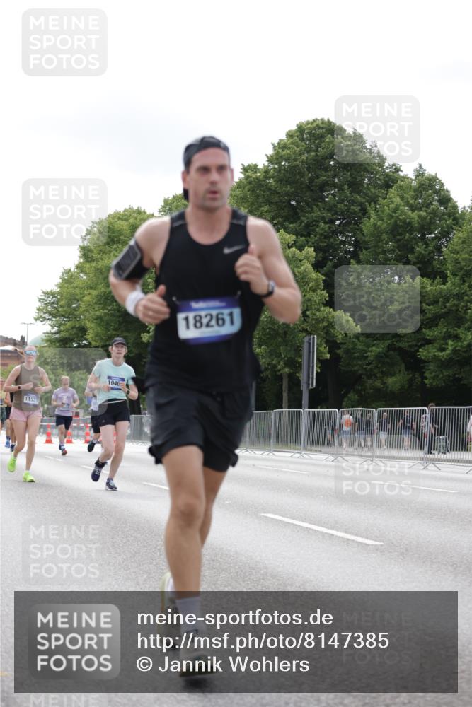 29.06.2025 - hella hamburg halbmarathon Jannik Wohlers http://msf.ph/oto/8147385 29.06.2025 10:11:32 Lombardsbrücke 1328, 1992, 3363, 5379, 5605, 7571, 9191, 9428, 10042, 10409, 11507, 11525, 11537, 11581, 11917, 12473, 13171, 13177, 13542, 13958, 14196, 14384, 15137, 16976, 17638, 17774, 18261, 18395, 18655 meine-sportfotos.de