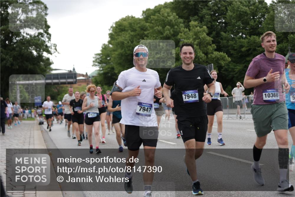 29.06.2025 - hella hamburg halbmarathon Jannik Wohlers http://msf.ph/oto/8147390 29.06.2025 10:48:20 Lombardsbrücke 1142, 1167, 1584, 2437, 2438, 2716, 2792, 5010, 7062, 7203, 7947, 7948, 8719, 8760, 9552, 9787, 10204, 10366, 10524, 10654, 10656, 11364, 11365, 11762, 11776, 11861, 13775, 13814, 13845, 14382, 15833, 16042, 16498, 16499, 16525, 16701, 16974, 17046, 18282, 18496, 18909, 19024, 19083, 19135 meine-sportfotos.de