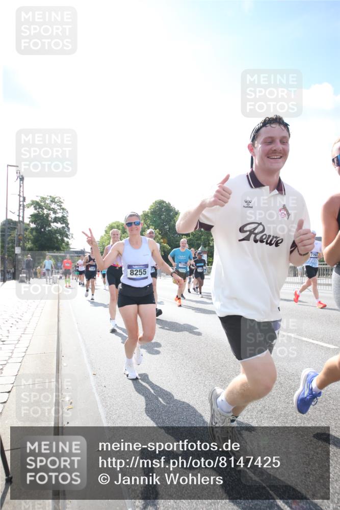 29.06.2025 - hella hamburg halbmarathon Jannik Wohlers http://msf.ph/oto/8147425 29.06.2025 10:00:33 Lombardsbrücke 1726, 2490, 3059, 3141, 3625, 3740, 3983, 4238, 4616, 4708, 5033, 5418, 5870, 6147, 6487, 6531, 6714, 6757, 7658, 7757, 7759, 7761, 8255, 8326, 8478, 8632, 8923, 9124, 10074, 10188, 10271, 10705, 11623, 12196, 12206, 12261, 12787, 12809, 13086, 13287, 13407, 14306, 14577, 14673, 15232, 15284, 15527, 15838, 16401, 16434, 16594, 16786, 16922, 17087, 17268, 17304, 17852, 18125, 18426, 18452, 18485, 18612, 18759, 18919 meine-sportfotos.de