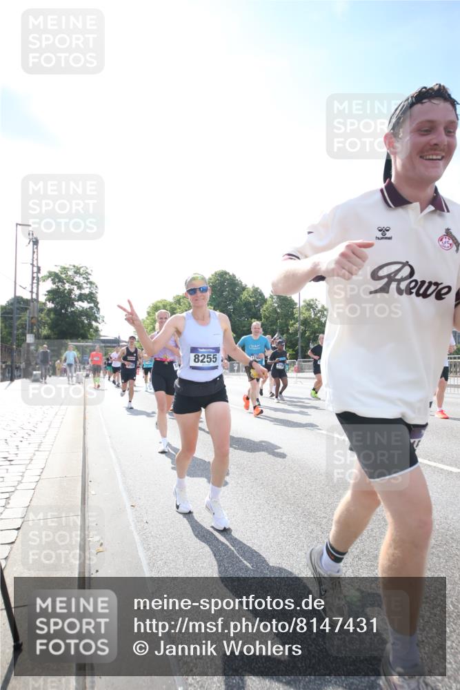 29.06.2025 - hella hamburg halbmarathon Jannik Wohlers http://msf.ph/oto/8147431 29.06.2025 10:00:33 Lombardsbrücke 1726, 2490, 3059, 3141, 3625, 3740, 3983, 4238, 4616, 4708, 5033, 5418, 5870, 6147, 6487, 6531, 6714, 6757, 7658, 7757, 7759, 7761, 8255, 8326, 8478, 8632, 8923, 9124, 10074, 10188, 10271, 10705, 11623, 12196, 12206, 12261, 12787, 12809, 13086, 13287, 13407, 14306, 14577, 14673, 15232, 15284, 15527, 15838, 16401, 16434, 16594, 16786, 16922, 17087, 17268, 17304, 17852, 18125, 18426, 18452, 18485, 18612, 18759, 18919 meine-sportfotos.de