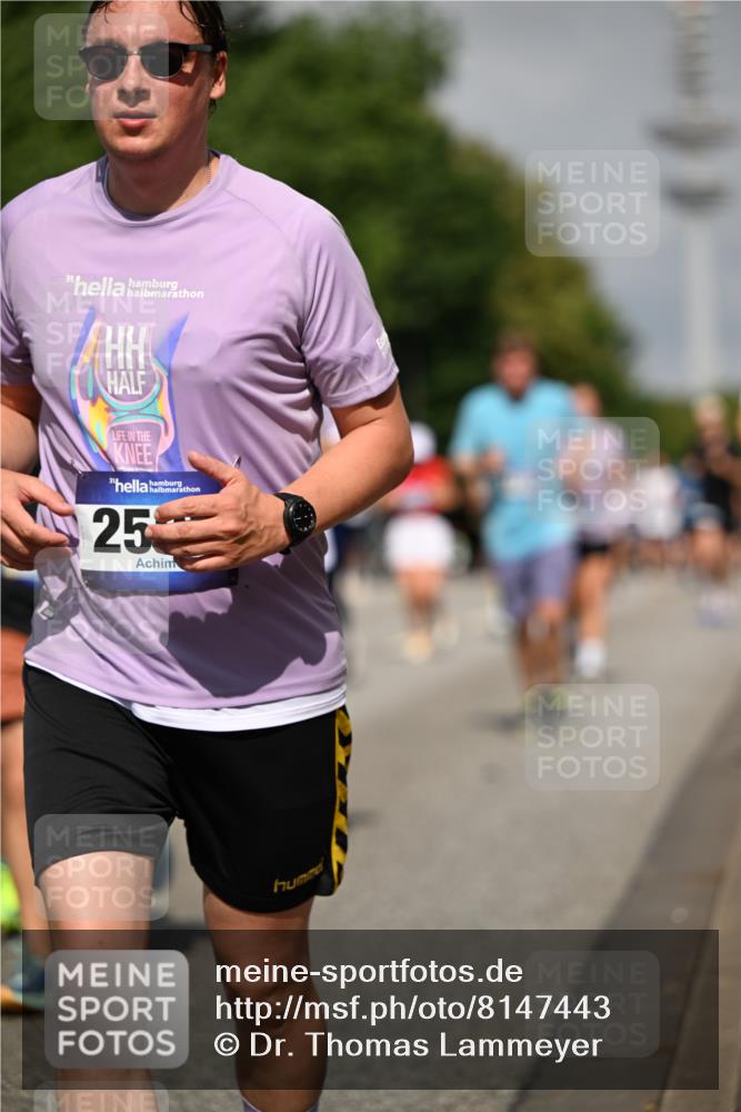 29.06.2025 - hella hamburg halbmarathon Dr. Thomas Lammeyer http://msf.ph/oto/8147443 29.06.2025 10:05:55 Kennedybrücke 1184, 1329, 1364, 1464, 1653, 1722, 1724, 1881, 1940, 2591, 2806, 2957, 3039, 3199, 4322, 4649, 5547, 5602, 5603, 0000, 6327, 6438, 6921, 7031, 7189, 7223, 7846, 8191, 8578, 8632, 8926, 9230, 9741, 10074, 10882 meine-sportfotos.de