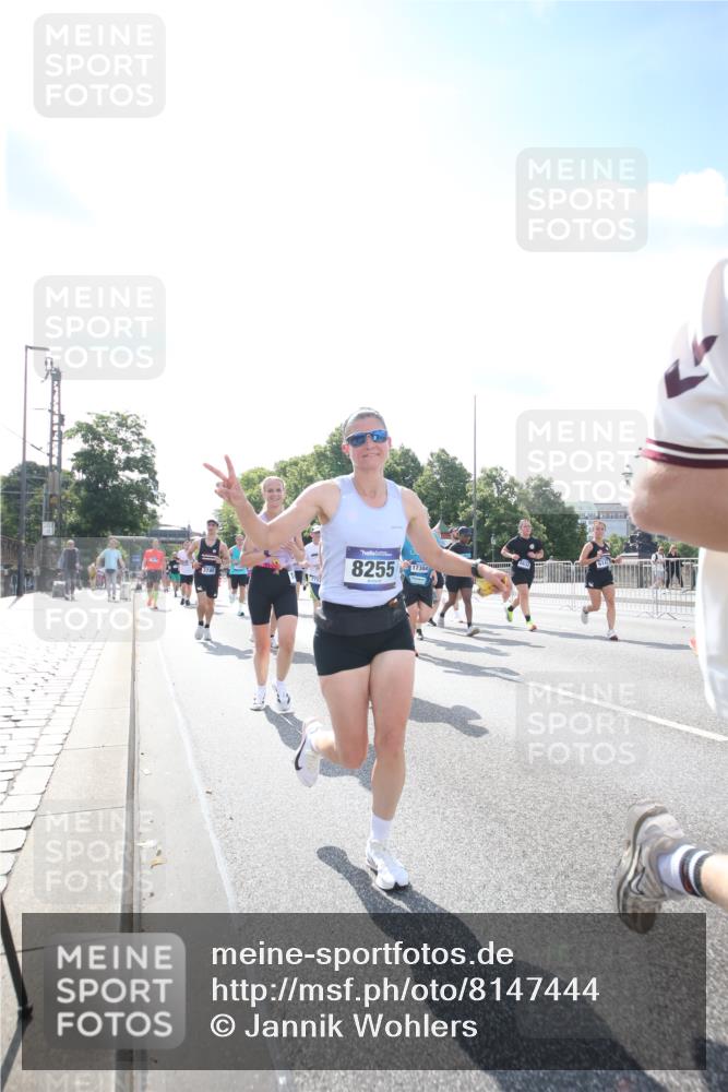 29.06.2025 - hella hamburg halbmarathon Jannik Wohlers http://msf.ph/oto/8147444 29.06.2025 10:00:33 Lombardsbrücke 1726, 2490, 3059, 3141, 3625, 3740, 3983, 4238, 4616, 4708, 5033, 5418, 5870, 6147, 6487, 6531, 6714, 6757, 7658, 7757, 7759, 7761, 8255, 8326, 8478, 8632, 8923, 9124, 10074, 10188, 10271, 10705, 11623, 12196, 12206, 12261, 12787, 12809, 13086, 13287, 13407, 14306, 14577, 14673, 15232, 15284, 15527, 15838, 16401, 16434, 16594, 16786, 16922, 17087, 17268, 17304, 17852, 18125, 18426, 18452, 18485, 18612, 18759, 18919 meine-sportfotos.de