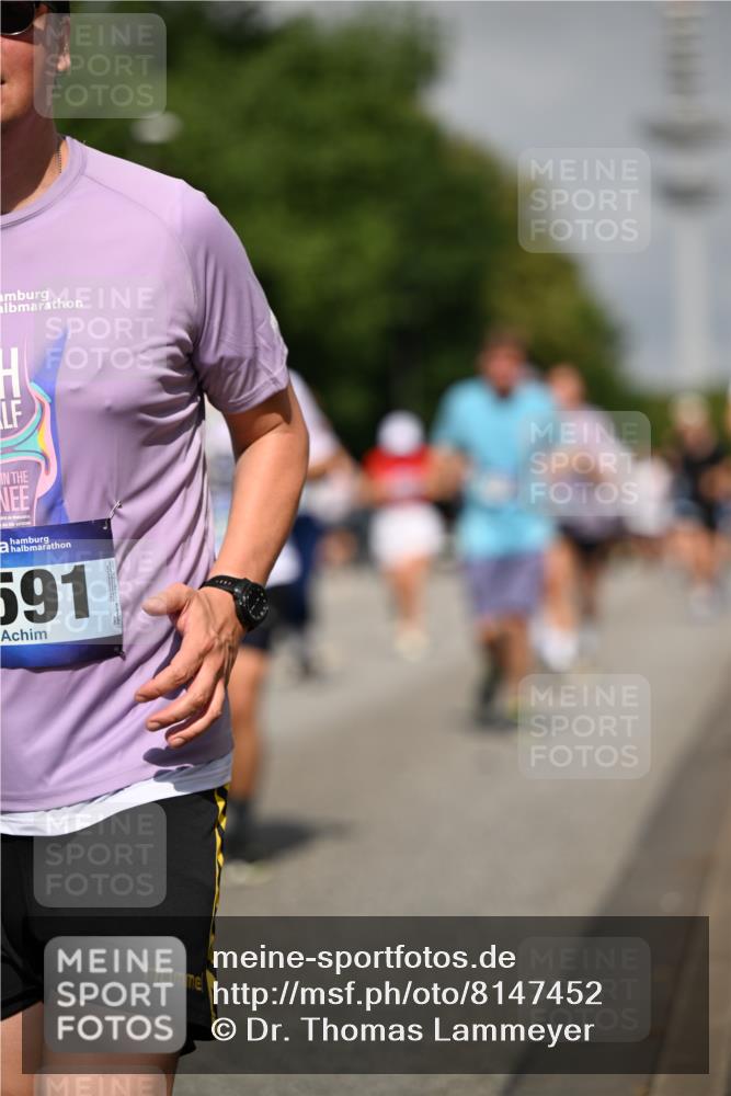 29.06.2025 - hella hamburg halbmarathon Dr. Thomas Lammeyer http://msf.ph/oto/8147452 29.06.2025 10:05:56 Kennedybrücke 1184, 1329, 1364, 1464, 1653, 1722, 1724, 1881, 1940, 2591, 2806, 2957, 3039, 3199, 4322, 4328, 4649, 5547, 5602, 5603, 0000, 6327, 6438, 6921, 7031, 7189, 7223, 7846, 8191, 8578, 8632, 8926, 9156, 9230, 9353, 9741, 10074, 10177, 10882 meine-sportfotos.de