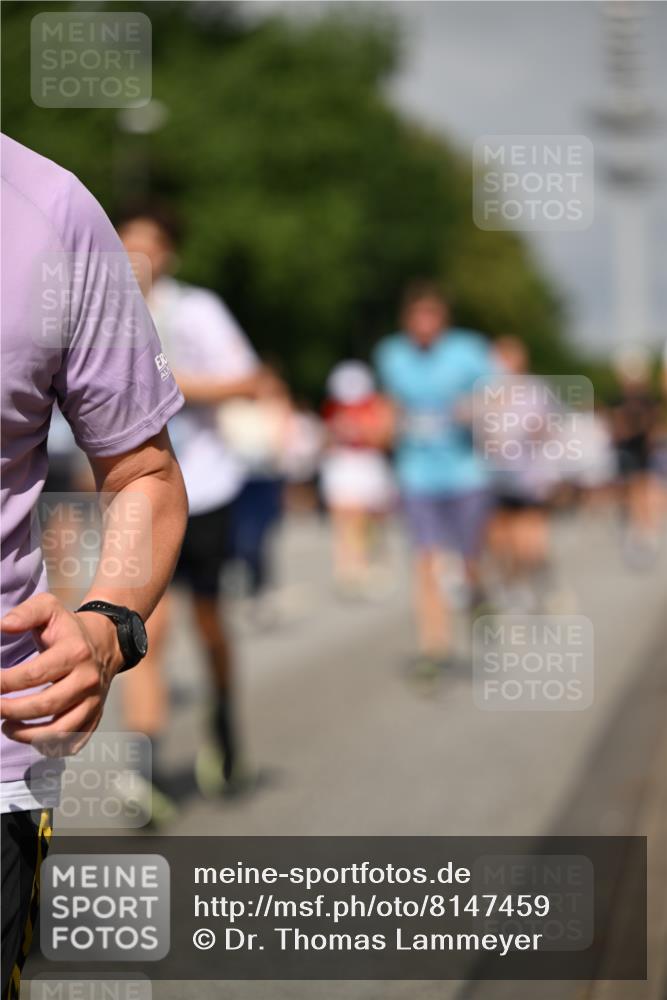 29.06.2025 - hella hamburg halbmarathon Dr. Thomas Lammeyer http://msf.ph/oto/8147459 29.06.2025 10:05:56 Kennedybrücke 1184, 1329, 1364, 1464, 1653, 1722, 1724, 1881, 1940, 2591, 2806, 2957, 3039, 3199, 4322, 4328, 4649, 5547, 5602, 5603, 0000, 6327, 6438, 6921, 7031, 7189, 7223, 7846, 8191, 8578, 8632, 8926, 9156, 9230, 9353, 9741, 10074, 10177, 10882 meine-sportfotos.de