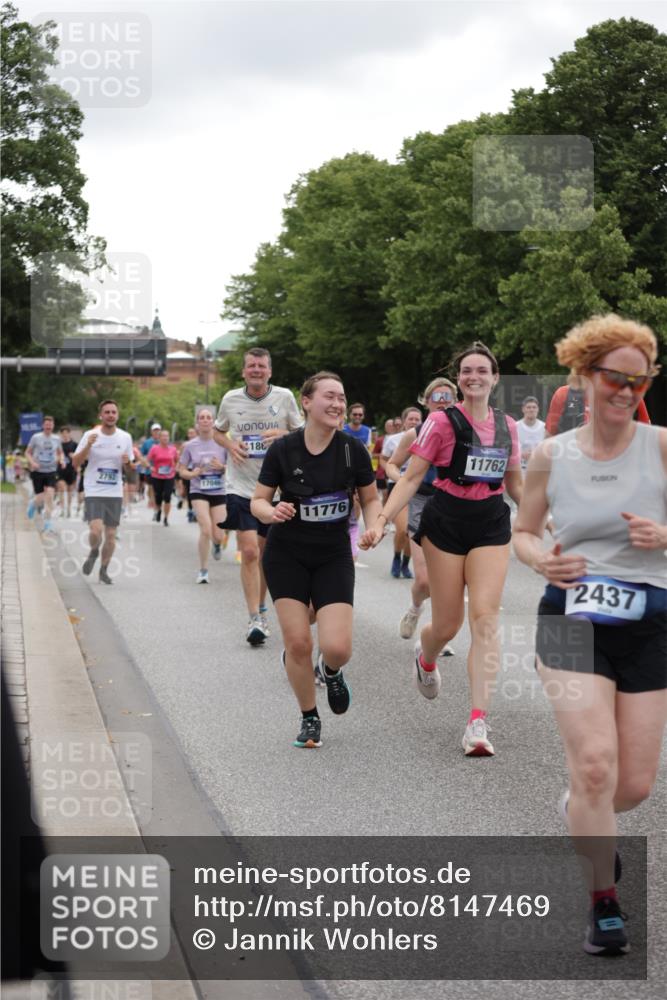 29.06.2025 - hella hamburg halbmarathon Jannik Wohlers http://msf.ph/oto/8147469 29.06.2025 10:48:24 Lombardsbrücke 1167, 1584, 2160, 2437, 2438, 2716, 2792, 3215, 5010, 5479, 5480, 6015, 6437, 7062, 7203, 7947, 7948, 8719, 8760, 9552, 10204, 10366, 10524, 10654, 10656, 11364, 11365, 11690, 11762, 11776, 11861, 13507, 13549, 13775, 13845, 14382, 15100, 15833, 16042, 16525, 16701, 16974, 17046, 18282, 18496, 18909, 19024, 19083, 19135 meine-sportfotos.de