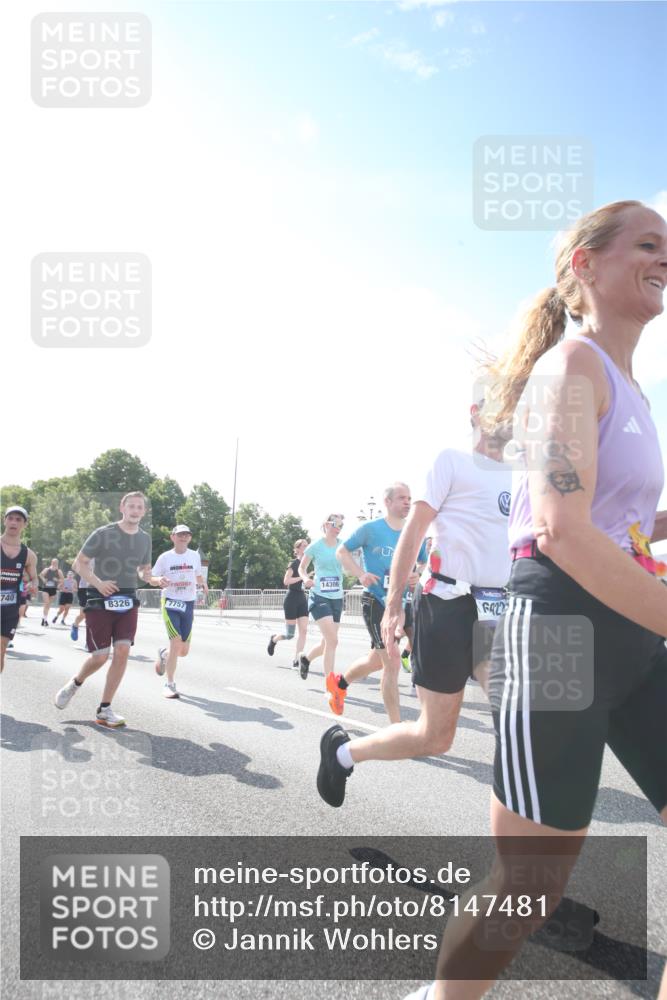 29.06.2025 - hella hamburg halbmarathon Jannik Wohlers http://msf.ph/oto/8147481 29.06.2025 10:00:35 Lombardsbrücke 1726, 2490, 3059, 3625, 3740, 3983, 4238, 4616, 4708, 5033, 5418, 5870, 6147, 6487, 6531, 6714, 6757, 6835, 7658, 7757, 7759, 7761, 8255, 8326, 8632, 8923, 9124, 9932, 10074, 10188, 10271, 10705, 11623, 11937, 12196, 12206, 12261, 12787, 12809, 13086, 13287, 13407, 14306, 14577, 15232, 15284, 15527, 15838, 16401, 16434, 16594, 16786, 16922, 17087, 17268, 17304, 18029, 18426, 18452, 18485, 18612, 18759, 18919 meine-sportfotos.de