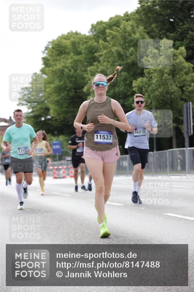 29.06.2025 - hella hamburg halbmarathon Jannik Wohlers http://msf.ph/oto/8147488 29.06.2025 10:11:35 Lombardsbrücke 1790, 5379, 9191, 10042, 10409, 11507, 11525, 11537, 11581, 11917, 12473, 13171, 13542, 13958, 14196, 14384, 15137, 16976, 17638, 17774, 18261, 18395, 18655 meine-sportfotos.de