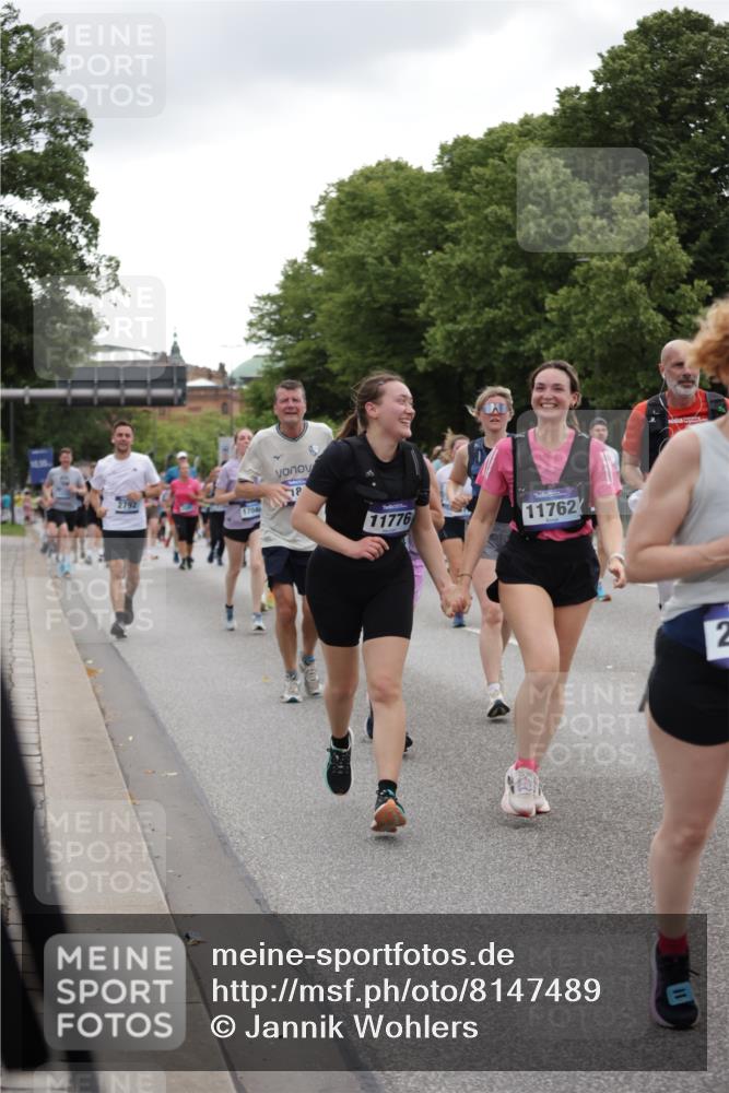 29.06.2025 - hella hamburg halbmarathon Jannik Wohlers http://msf.ph/oto/8147489 29.06.2025 10:48:24 Lombardsbrücke 1167, 1584, 2160, 2437, 2438, 2716, 2792, 3215, 5010, 5479, 5480, 6015, 6437, 7062, 7203, 7947, 7948, 8719, 8760, 9552, 10204, 10366, 10524, 10654, 10656, 11364, 11365, 11690, 11762, 11776, 11861, 13507, 13549, 13775, 13845, 14382, 15100, 15833, 16042, 16525, 16701, 16974, 17046, 18282, 18496, 18909, 19024, 19083, 19135 meine-sportfotos.de