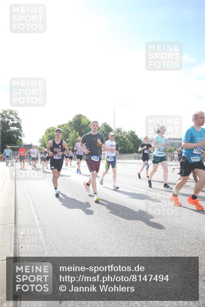29.06.2025 - hella hamburg halbmarathon Jannik Wohlers http://msf.ph/oto/8147494 29.06.2025 10:00:35 Lombardsbrücke 1726, 2490, 3059, 3625, 3740, 3983, 4238, 4616, 4708, 5033, 5418, 5870, 6147, 6487, 6531, 6714, 6757, 6835, 7658, 7757, 7759, 7761, 8255, 8326, 8632, 8923, 9124, 9932, 10074, 10188, 10271, 10705, 11623, 11937, 12196, 12206, 12261, 12787, 12809, 13086, 13287, 13407, 14306, 14577, 15232, 15284, 15527, 15838, 16401, 16434, 16594, 16786, 16922, 17087, 17268, 17304, 18029, 18426, 18452, 18485, 18612, 18759, 18919 meine-sportfotos.de