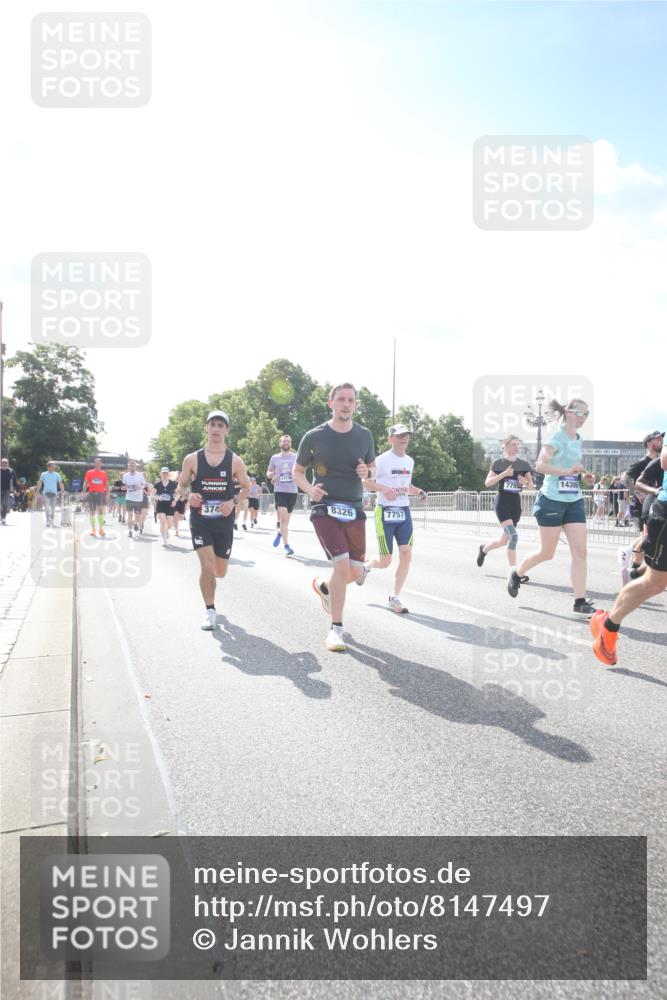 29.06.2025 - hella hamburg halbmarathon Jannik Wohlers http://msf.ph/oto/8147497 29.06.2025 10:00:35 Lombardsbrücke 1726, 2490, 3059, 3625, 3740, 3983, 4238, 4616, 4708, 5033, 5418, 5870, 6147, 6487, 6531, 6714, 6757, 6835, 7658, 7757, 7759, 7761, 8255, 8326, 8632, 8923, 9124, 9932, 10074, 10188, 10271, 10705, 11623, 11937, 12196, 12206, 12261, 12787, 12809, 13086, 13287, 13407, 14306, 14577, 15232, 15284, 15527, 15838, 16401, 16434, 16594, 16786, 16922, 17087, 17268, 17304, 18029, 18426, 18452, 18485, 18612, 18759, 18919 meine-sportfotos.de