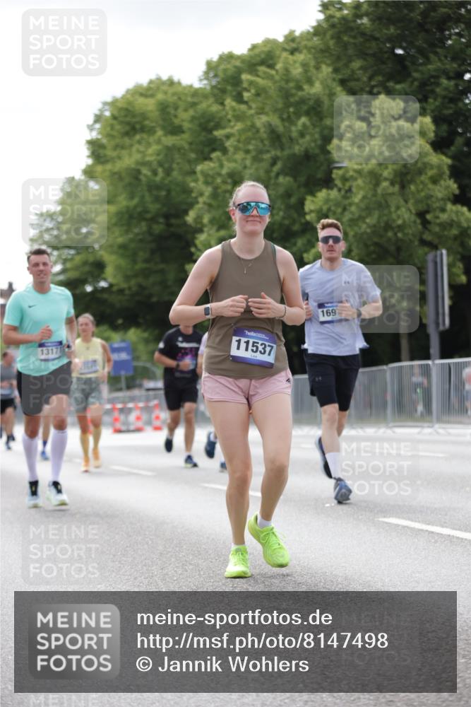 29.06.2025 - hella hamburg halbmarathon Jannik Wohlers http://msf.ph/oto/8147498 29.06.2025 10:11:35 Lombardsbrücke 1790, 5379, 9191, 10042, 10409, 11507, 11525, 11537, 11581, 11917, 12473, 13171, 13542, 13958, 14196, 14384, 15137, 16976, 17638, 17774, 18261, 18395, 18655 meine-sportfotos.de