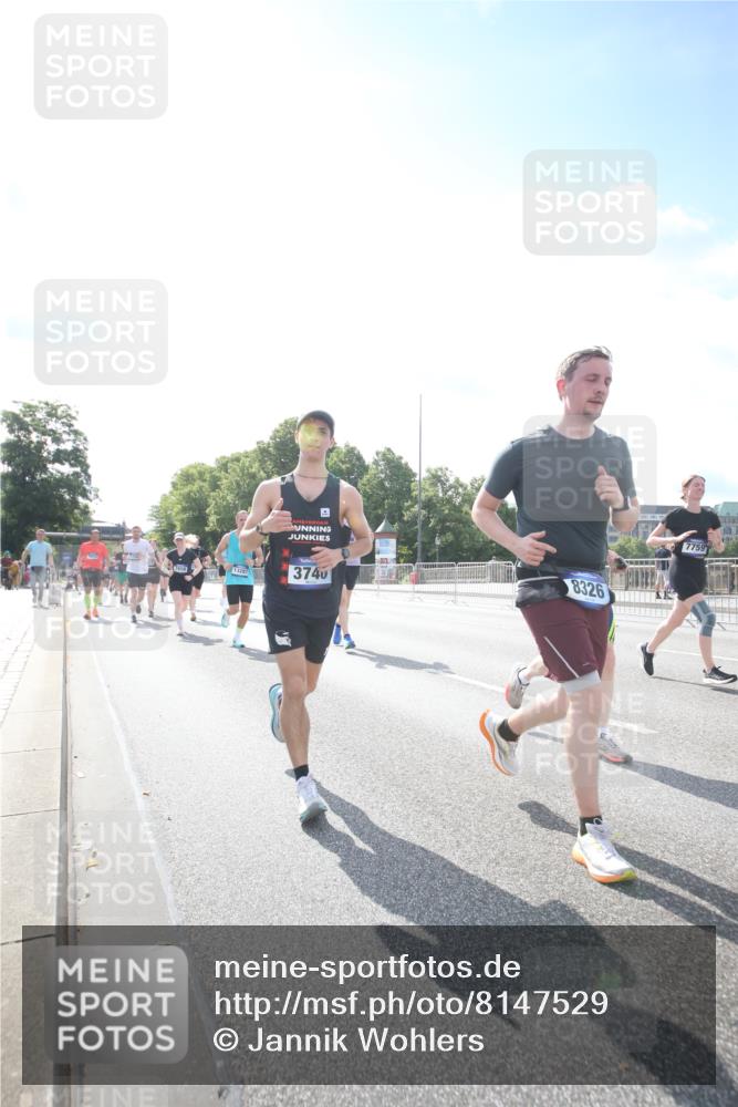29.06.2025 - hella hamburg halbmarathon Jannik Wohlers http://msf.ph/oto/8147529 29.06.2025 10:00:36 Lombardsbrücke 1726, 2490, 3625, 3740, 4238, 4616, 4708, 5033, 5418, 5870, 6147, 6487, 6531, 6714, 6757, 6835, 7658, 7757, 7759, 7761, 8255, 8326, 8632, 8923, 9124, 9932, 10074, 10188, 10271, 10705, 11623, 11937, 12196, 12206, 12261, 12809, 13287, 13407, 14306, 14577, 15232, 15284, 15527, 15838, 16401, 16434, 16594, 16786, 16922, 17087, 17268, 17304, 18029, 18426, 18452, 18485, 18612, 18759, 18919 meine-sportfotos.de
