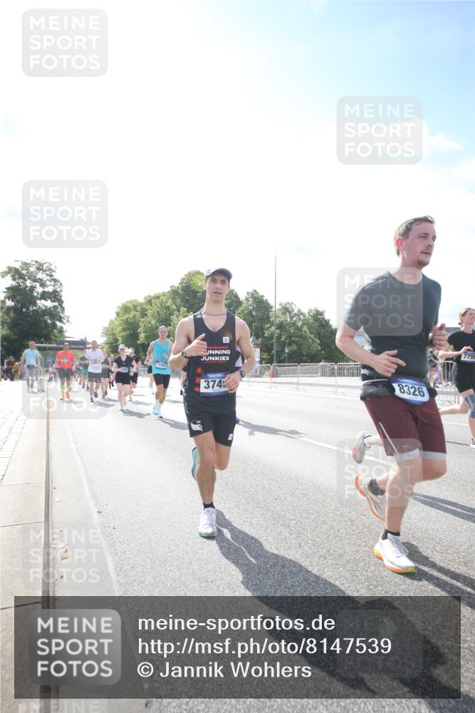 29.06.2025 - hella hamburg halbmarathon Jannik Wohlers http://msf.ph/oto/8147539 29.06.2025 10:00:36 Lombardsbrücke 1726, 2490, 3625, 3740, 4238, 4616, 4708, 5033, 5418, 5870, 6147, 6487, 6531, 6714, 6757, 6835, 7658, 7757, 7759, 7761, 8255, 8326, 8632, 8923, 9124, 9932, 10074, 10188, 10271, 10705, 11623, 11937, 12196, 12206, 12261, 12809, 13287, 13407, 14306, 14577, 15232, 15284, 15527, 15838, 16401, 16434, 16594, 16786, 16922, 17087, 17268, 17304, 18029, 18426, 18452, 18485, 18612, 18759, 18919 meine-sportfotos.de