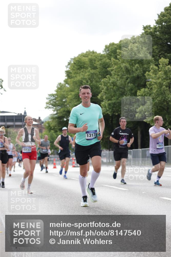 29.06.2025 - hella hamburg halbmarathon Jannik Wohlers http://msf.ph/oto/8147540 29.06.2025 10:11:37 Lombardsbrücke 1062, 1790, 5379, 9191, 10042, 10409, 11525, 11537, 11581, 11917, 13171, 13542, 13958, 14060, 14196, 15137, 16976, 17774, 18261, 18395, 18429, 18655 meine-sportfotos.de