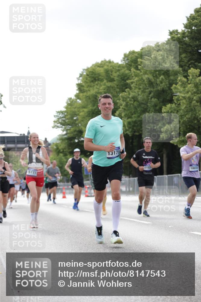 29.06.2025 - hella hamburg halbmarathon Jannik Wohlers http://msf.ph/oto/8147543 29.06.2025 10:11:37 Lombardsbrücke 1062, 1790, 5379, 9191, 10042, 10409, 11525, 11537, 11581, 11917, 13171, 13542, 13958, 14060, 14196, 15137, 16976, 17774, 18261, 18395, 18429, 18655 meine-sportfotos.de
