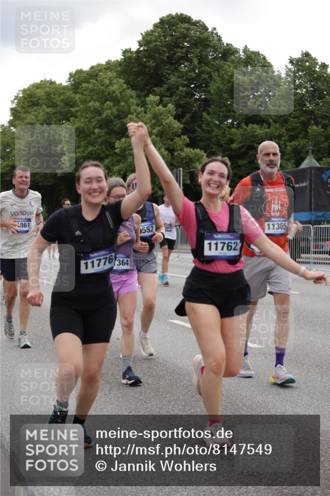 29.06.2025 - hella hamburg halbmarathon Jannik Wohlers http://msf.ph/oto/8147549 29.06.2025 10:48:25 Lombardsbrücke 1167, 1584, 2160, 2437, 2438, 2716, 2792, 3215, 5010, 5479, 5480, 6015, 6437, 6566, 7062, 7203, 7947, 7948, 8719, 9552, 10204, 10366, 10524, 10654, 10656, 11364, 11365, 11690, 11762, 11776, 11861, 13507, 13549, 13775, 13845, 14382, 15100, 15833, 16042, 16525, 16701, 16974, 17046, 18016, 18282, 18496, 19024, 19083, 19135 meine-sportfotos.de
