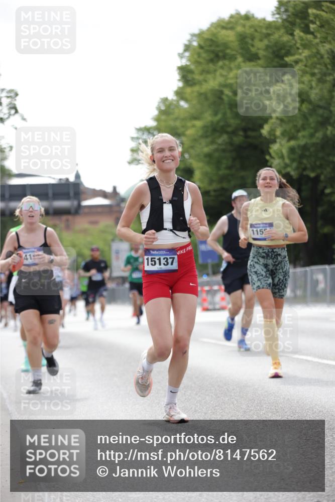 29.06.2025 - hella hamburg halbmarathon Jannik Wohlers http://msf.ph/oto/8147562 29.06.2025 10:11:38 Lombardsbrücke 1062, 1790, 5379, 9191, 9705, 10042, 10409, 11525, 11537, 11581, 11917, 13171, 13542, 13958, 14060, 14196, 15137, 16976, 17774, 18261, 18395, 18429, 18655 meine-sportfotos.de