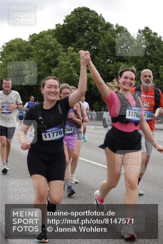 29.06.2025 - hella hamburg halbmarathon Jannik Wohlers http://msf.ph/oto/8147571 29.06.2025 10:48:25 Lombardsbrücke 1167, 1584, 2160, 2437, 2438, 2716, 2792, 3215, 5010, 5479, 5480, 6015, 6437, 6566, 7062, 7203, 7947, 7948, 8719, 9552, 10204, 10366, 10524, 10654, 10656, 11364, 11365, 11690, 11762, 11776, 11861, 13507, 13549, 13775, 13845, 14382, 15100, 15833, 16042, 16525, 16701, 16974, 17046, 18016, 18282, 18496, 19024, 19083, 19135 meine-sportfotos.de