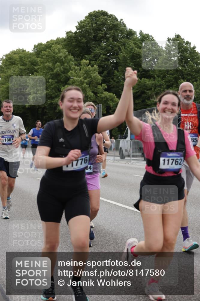 29.06.2025 - hella hamburg halbmarathon Jannik Wohlers http://msf.ph/oto/8147580 29.06.2025 10:48:26 Lombardsbrücke 1167, 2160, 2437, 2438, 2716, 2792, 3215, 5010, 5479, 5480, 6015, 6437, 6566, 7062, 7203, 7947, 7948, 9552, 10204, 10366, 10524, 10654, 10656, 11000, 11364, 11365, 11690, 11762, 11776, 11861, 11865, 12173, 12881, 12882, 13507, 13549, 13775, 13845, 14382, 15100, 15771, 15833, 16042, 16525, 16701, 16974, 17046, 17693, 18016, 18496, 19024, 19083, 19135 meine-sportfotos.de