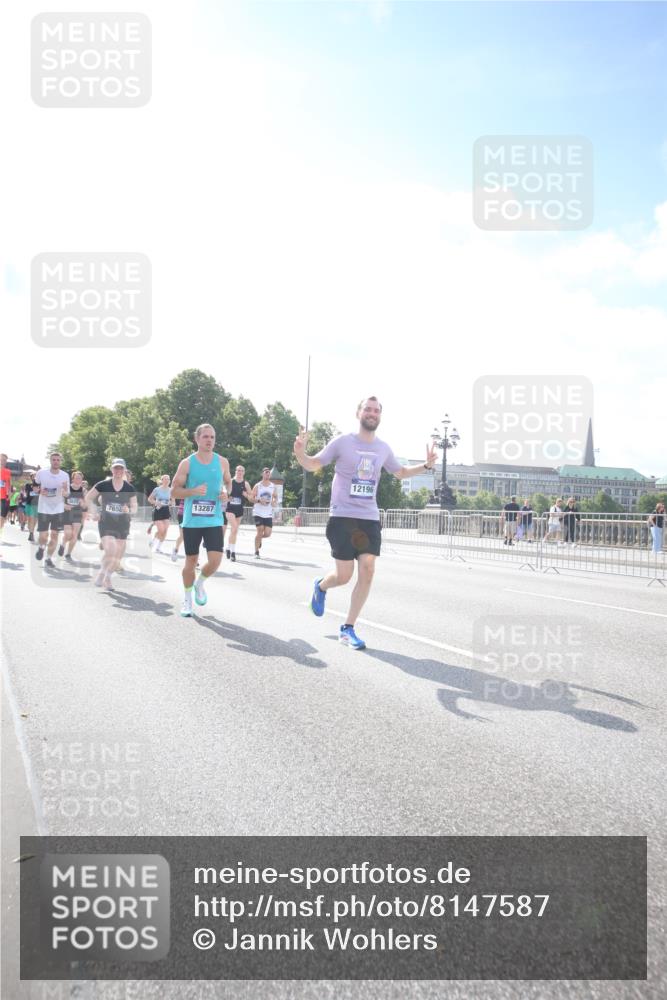29.06.2025 - hella hamburg halbmarathon Jannik Wohlers http://msf.ph/oto/8147587 29.06.2025 10:00:37 Lombardsbrücke 1130, 1726, 2490, 2936, 3625, 3740, 4238, 4616, 4708, 5033, 5418, 5870, 6147, 6487, 6531, 6714, 6757, 6835, 7658, 7757, 7759, 7761, 8255, 8326, 8923, 9124, 9932, 10188, 10271, 10705, 11937, 12196, 12206, 12261, 12809, 13287, 13407, 14306, 14577, 15232, 15284, 15527, 15838, 16401, 16434, 16594, 16786, 16922, 17087, 17268, 17304, 18029, 18426, 18452, 18485, 18612, 18759 meine-sportfotos.de