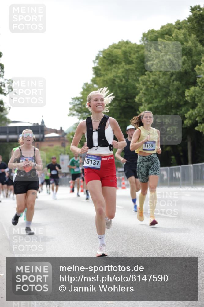 29.06.2025 - hella hamburg halbmarathon Jannik Wohlers http://msf.ph/oto/8147590 29.06.2025 10:11:39 Lombardsbrücke 1062, 1790, 9191, 9705, 10042, 10409, 11525, 11537, 11581, 11917, 13171, 13542, 13958, 14060, 14196, 15137, 16976, 18261, 18395, 18429, 18655 meine-sportfotos.de